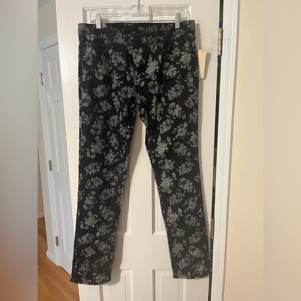 David Kahn NWT dark wash Nikki floral jeans